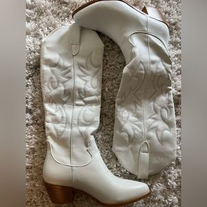 Goodnight Macaroon White Cowgirl Boots